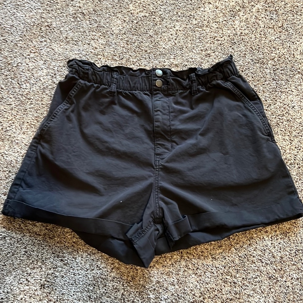Women’s high rise black shorts